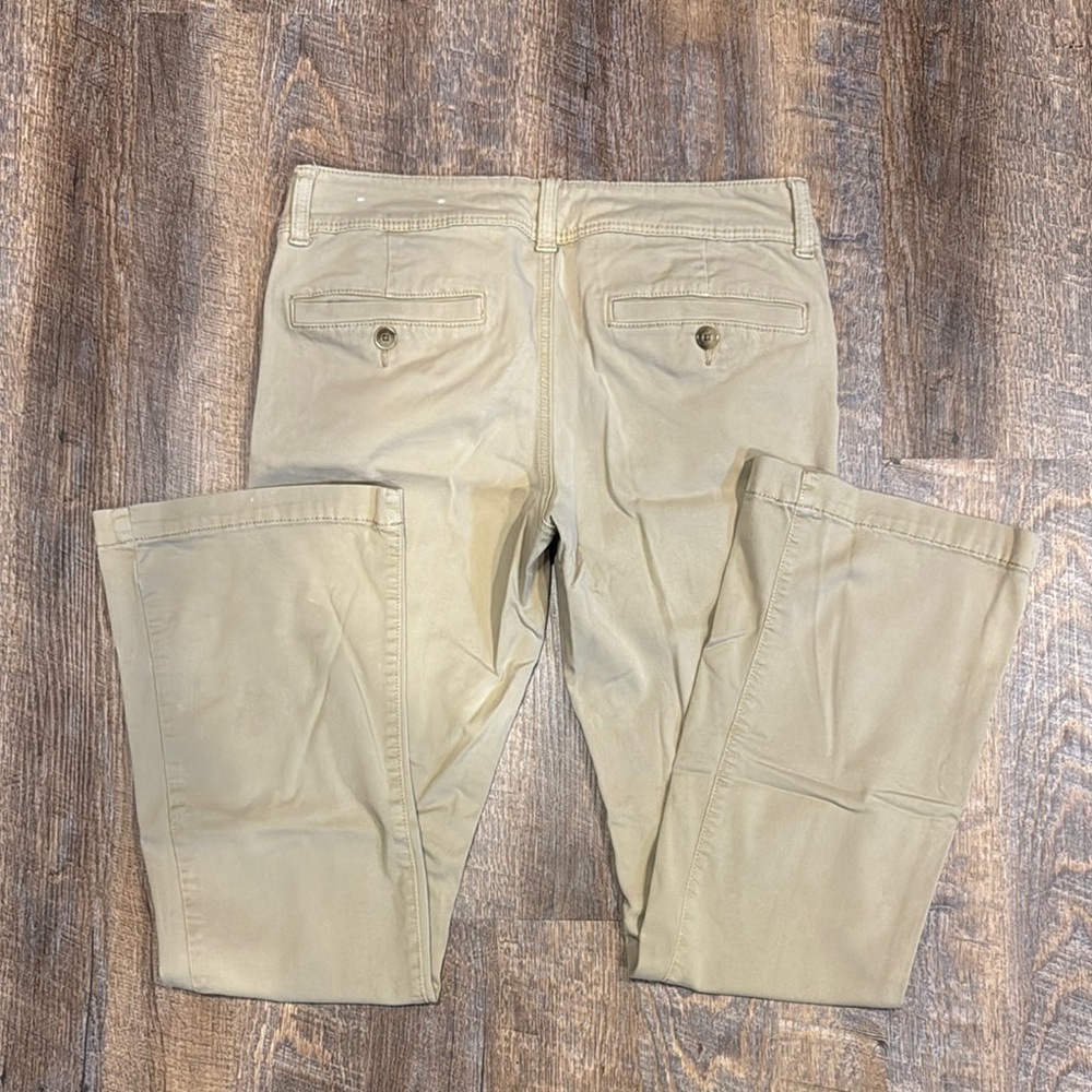 American eagle women’s khaki pants